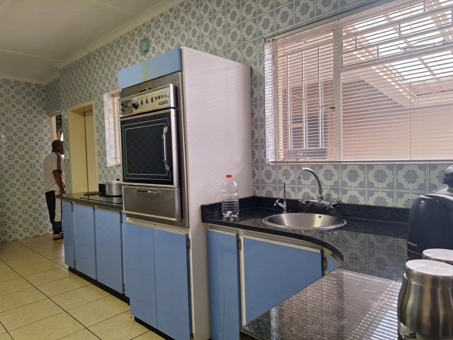 5 Bedroom Property for Sale in Mohadin North West